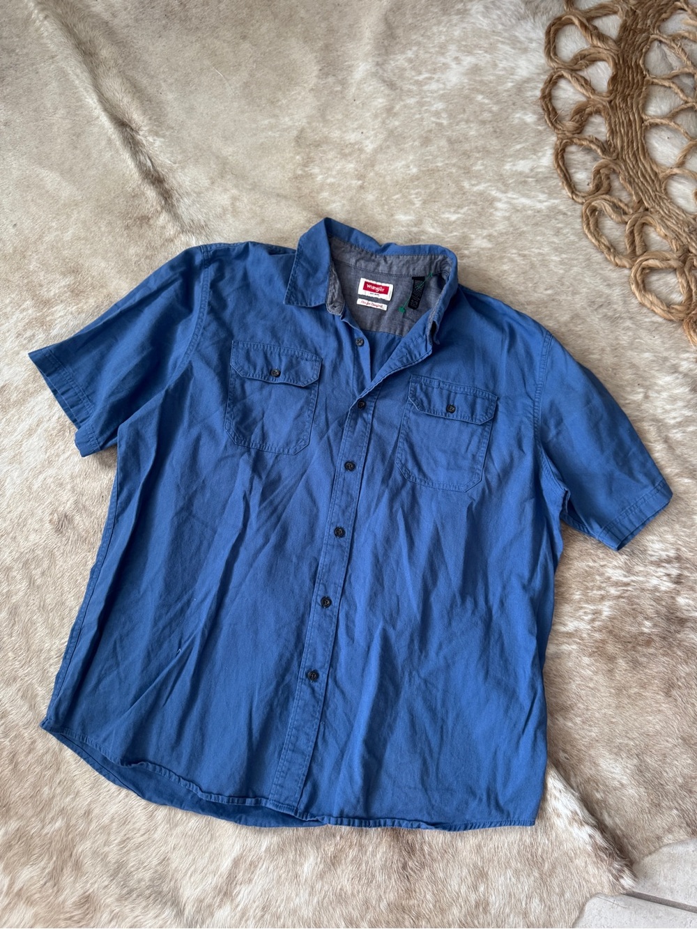 Wrangler Men’s Short-Sleeve Button-Down Shirt in Blue